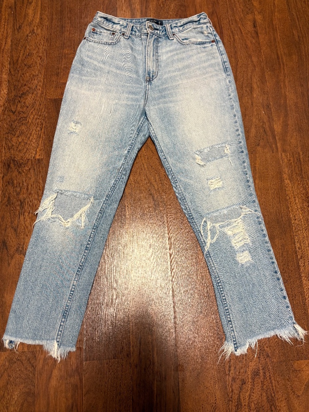 Abercrombie &Fitch size 2/26 Distressed Annie Girlfriend jeans